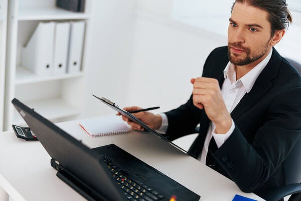Online Vertrieb Marketing GmbH: Künstliche Intelligenz bei Krediten – Potenziale und Risiken für Verbraucher
